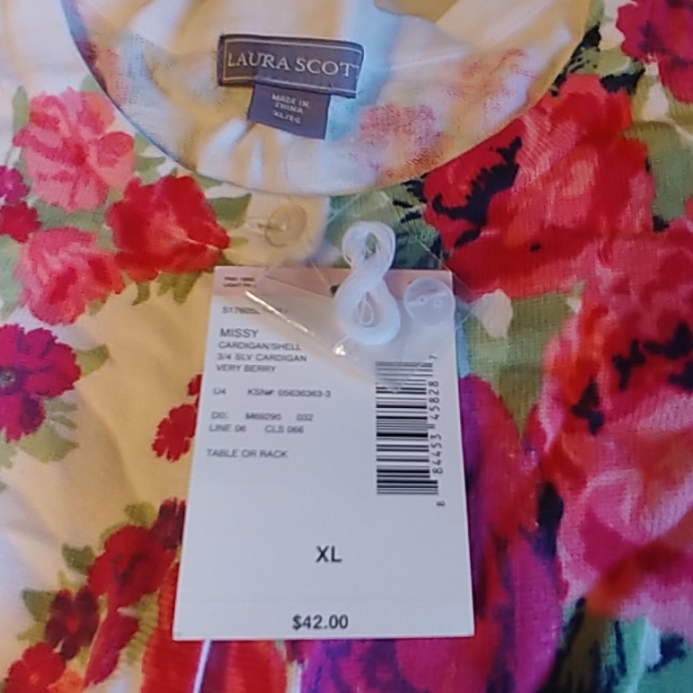 NWT Beautiful Spring cardigan/sweater - Picture 2 of 4